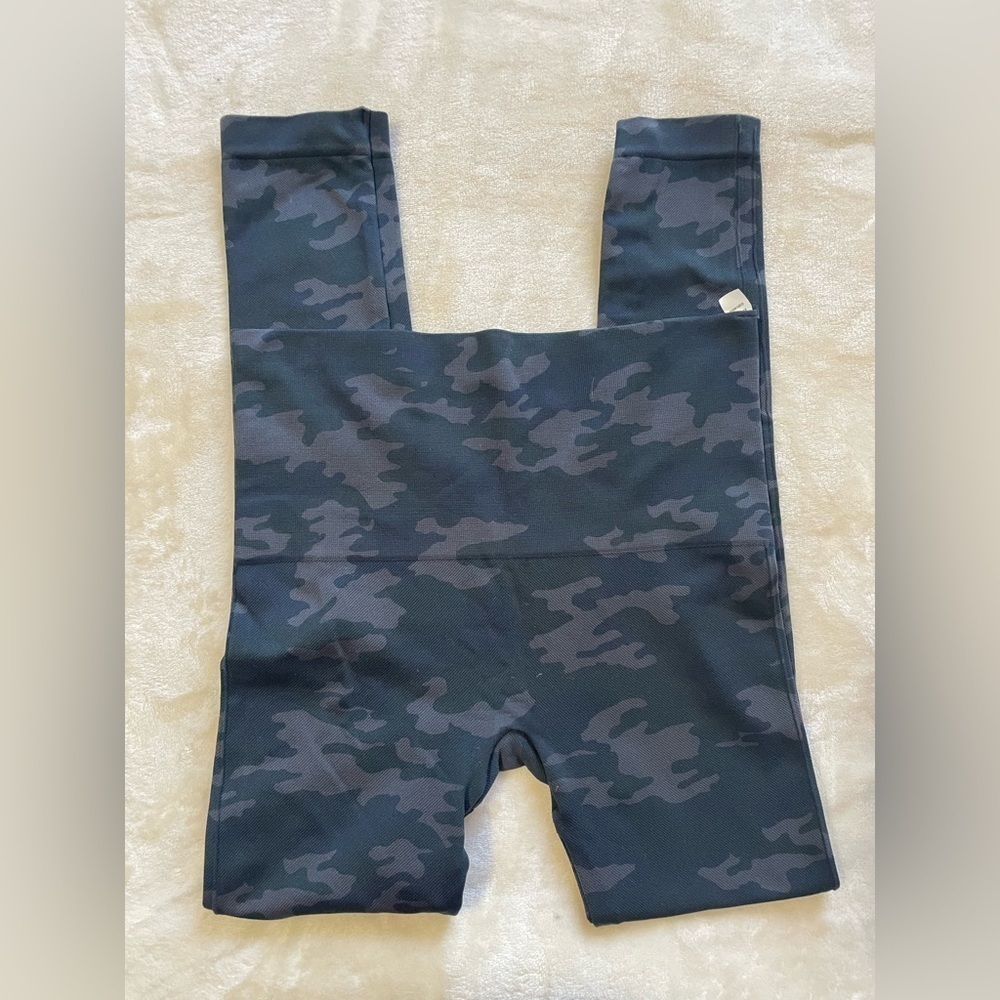 Spanx Camo‎ Seamless Leggings Size M